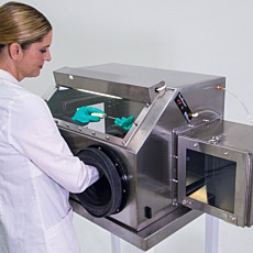 Glove Boxes & Isolators